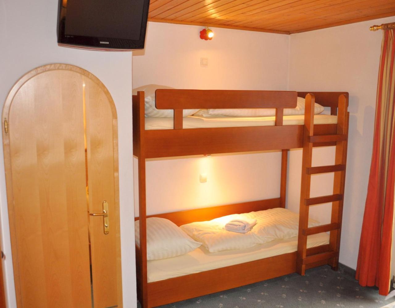Das Christine Appartement Бріксен-ім-Тале Екстер'єр фото